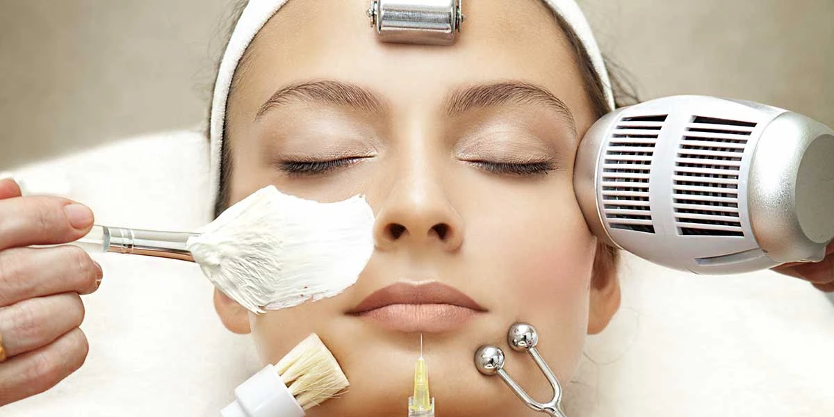 Cum alegem corect tratamentele estetice pentru ten – ghidul dermatologului